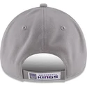 lippikset-kaareva-harmaa-saadettava-nauha-9forty-the-league-sacramento-kings-nba-new-era