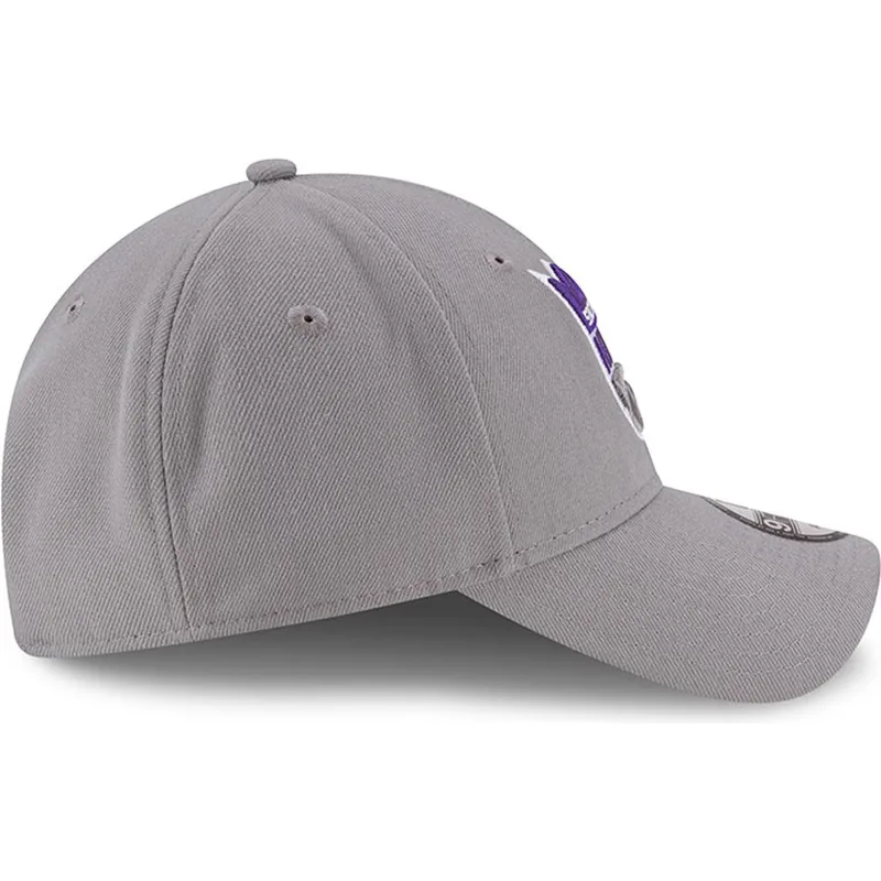 lippikset-kaareva-harmaa-saadettava-nauha-9forty-the-league-sacramento-kings-nba-new-era