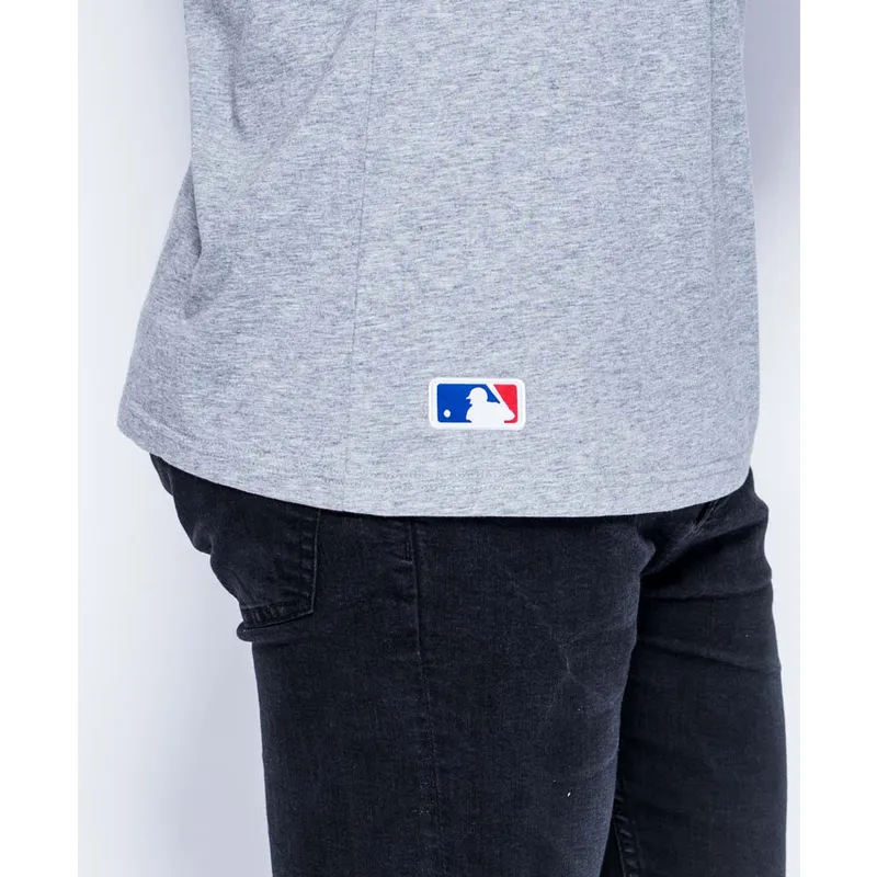 t-paidat-lyhythihainen-harmaa-badge-new-york-yankees-mlb-new-era