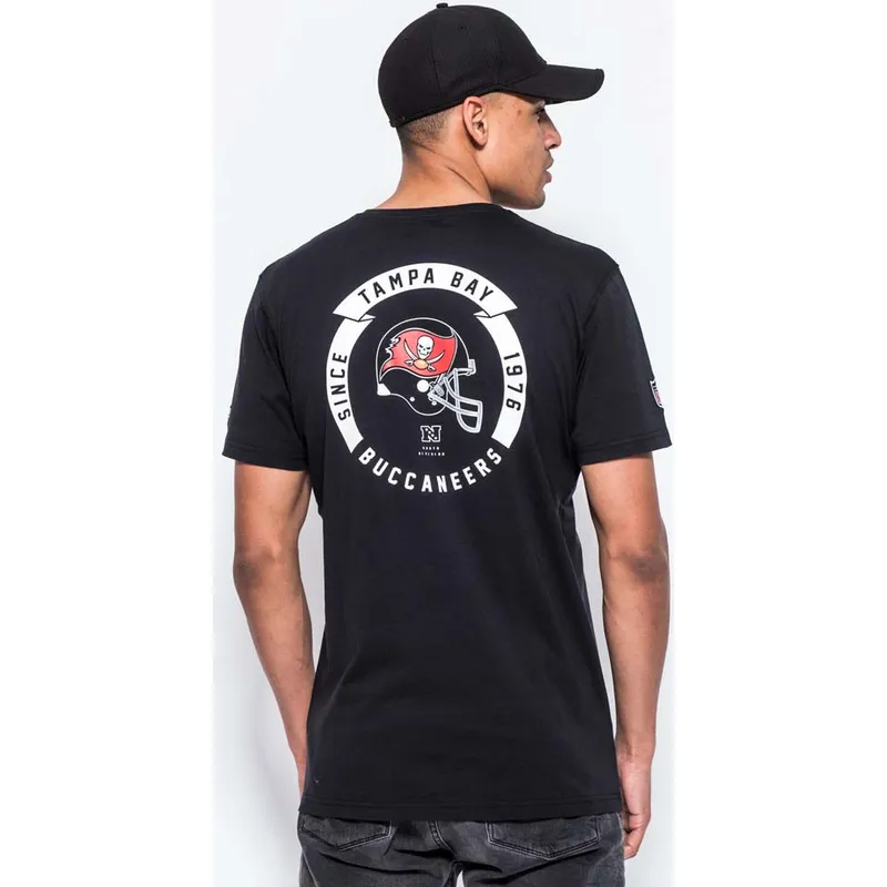 t-paidat-lyhythihainen-musta-helmet-tampa-bay-buccaneers-nfl-new-era
