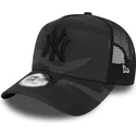 lippikset-kaareva-rekka-maastokuvio-snapback-essential-camo-a-frame-new-york-yankees-mlb-new-era