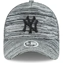 lippikset-kaareva-harmaa-snapback-ajustable-9forty-engineered-fit-new-york-yankees-mlb-new-era