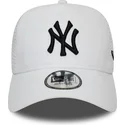 lippikset-kaareva-rekka-valkoinen-snapback-essential-a-frame-new-york-yankees-mlb-new-era