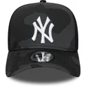lippikset-kaareva-rekka-maastokuvio-snapback-essential-camo-a-frame-new-york-yankees-mlb-new-era