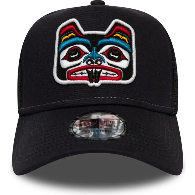 lippikset-kaareva-rekka-laivastonsininen-snapback-bear-tattoo-pack-a-frame-new-era