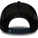 lippikset-kaareva-rekka-laivastonsininen-snapback-bear-tattoo-pack-a-frame-new-era