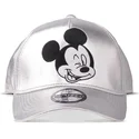 lippikset-kaareva-harmaa-snapback-plateada-difuzed