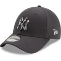lippikset-kaareva-harmaa-saadettava-nauha-9forty-camo-infill-new-york-yankees-mlb-new-era