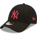 lippikset-kaareva-musta-snapback-rosa-9forty-black-base-new-york-yankees-mlb-new-era