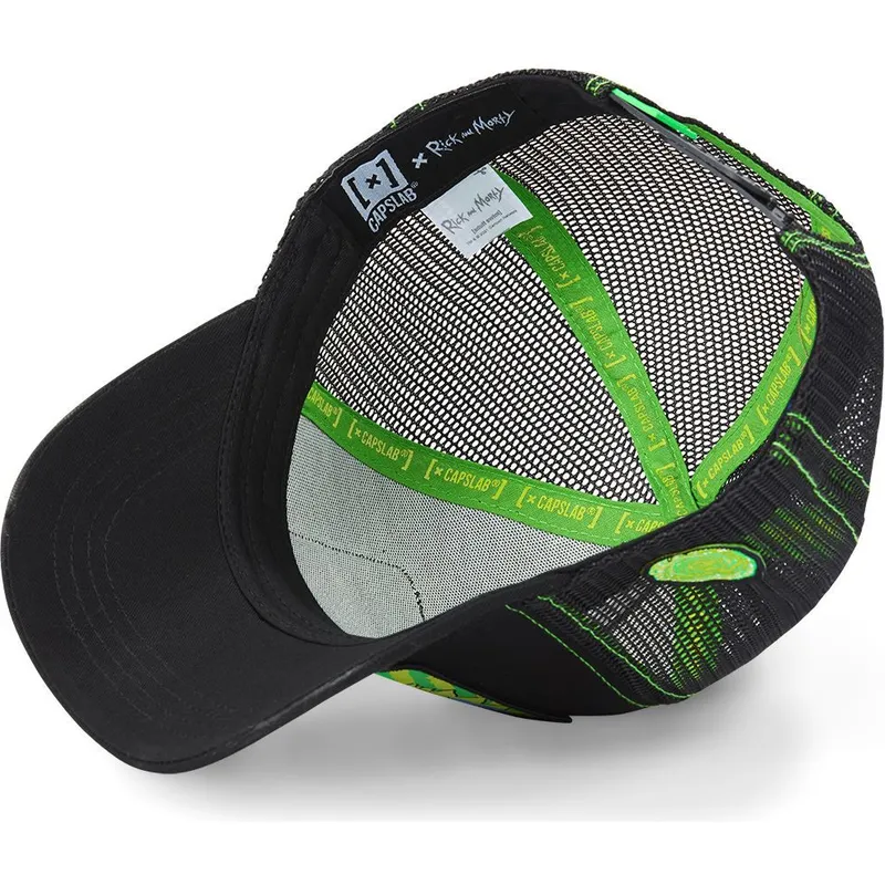 lippikset-kaareva-rekka-musta-snapback-psy2-rick-ja-morty-capslab