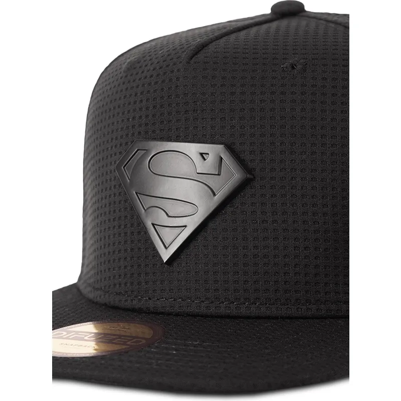 lippikset-littea-musta-snapback-metal-badge-difuzed lippikset-littea-musta-snapback-metal-badge-difuzed