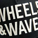 lippikset-kaareva-musta-snapback-classic-ww22-wheels-and-waves