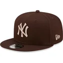 lippikset-littea-ruskea-snapback-9fifty-league-essential-new-york-yankees-mlb-new-era