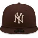 lippikset-littea-ruskea-snapback-9fifty-league-essential-new-york-yankees-mlb-new-era