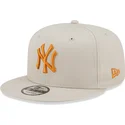 lippikset-littea-beige-snapback-9fifty-league-essential-new-york-yankees-mlb-new-era