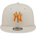 lippikset-littea-beige-snapback-9fifty-league-essential-new-york-yankees-mlb-new-era
