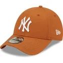 lippikset-kaareva-ruskea-saadettava-nauha-9forty-league-essential-new-york-yankees-mlb-new-era