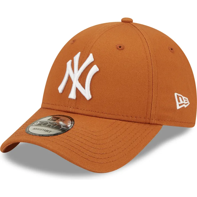 lippikset-kaareva-ruskea-saadettava-nauha-9forty-league-essential-new-york-yankees-mlb-new-era lippikset-kaareva-ruskea-saadettava-nauha-9forty-league-essential-new-york-yankees-mlb-new-era