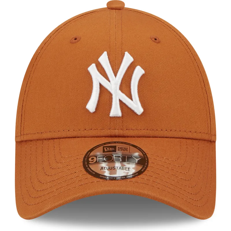 lippikset-kaareva-ruskea-saadettava-nauha-9forty-league-essential-new-york-yankees-mlb-new-era lippikset-kaareva-ruskea-saadettava-nauha-9forty-league-essential-new-york-yankees-mlb-new-era