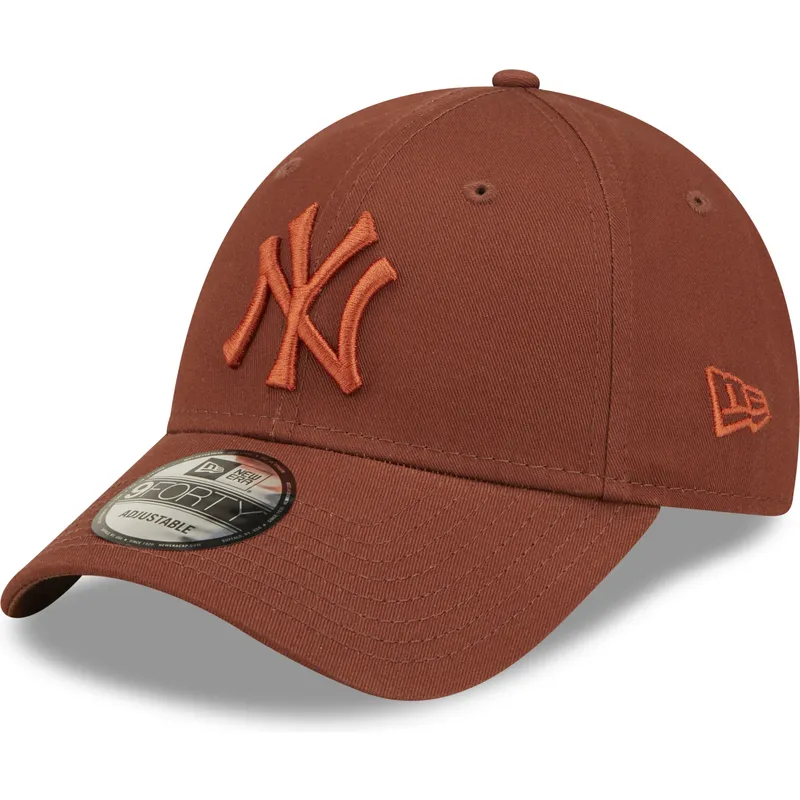lippikset-kaareva-ruskea-saadettava-nauha-9forty-league-essential-new-york-yankees-mlb-new-era lippikset-kaareva-ruskea-saadettava-nauha-9forty-league-essential-new-york-yankees-mlb-new-era