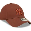 lippikset-kaareva-ruskea-saadettava-nauha-9forty-league-essential-new-york-yankees-mlb-new-era