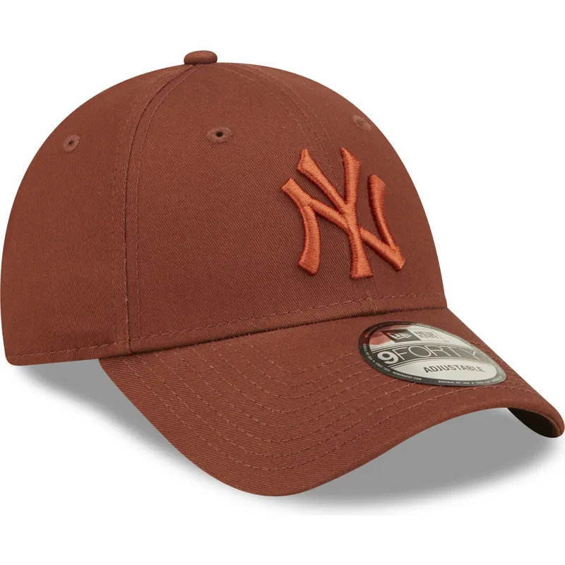 lippikset-kaareva-ruskea-saadettava-nauha-9forty-league-essential-new-york-yankees-mlb-new-era lippikset-kaareva-ruskea-saadettava-nauha-9forty-league-essential-new-york-yankees-mlb-new-era