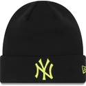 lakit-musta-league-essential-cuff-new-york-yankees-mlb-new-era