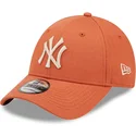 lippikset-kaareva-oranssi-saadettava-nauha-9forty-league-essential-new-york-yankees-mlb-new-era
