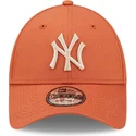 lippikset-kaareva-oranssi-saadettava-nauha-9forty-league-essential-new-york-yankees-mlb-new-era