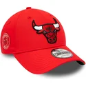 lippikset-kaareva-punainen-saadettava-nauha-9forty-team-side-patch-chicago-bulls-nba-new-era