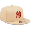 lippikset-littea-beige-snapback-9fifty-league-essential-new-york-yankees-mlb-new-era