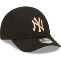 lippikset-kaareva-musta-saadettava-nauha-lapsille-9forty-league-essential-new-york-yankees-mlb-new-era