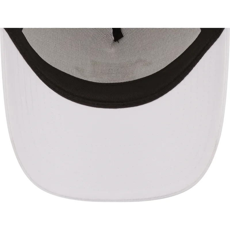 lippikset-kaareva-rekka-valkoinen-snapback-a-frame-bob-esponja-new-era