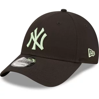 New Era Curved Brim Green Logo 9FORTY League Essential New York Yankees MLB Black Adjustable Cap