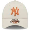lippikset-kaareva-beige-saadettava-nauha-9forty-league-essential-new-york-yankees-mlb-new-era