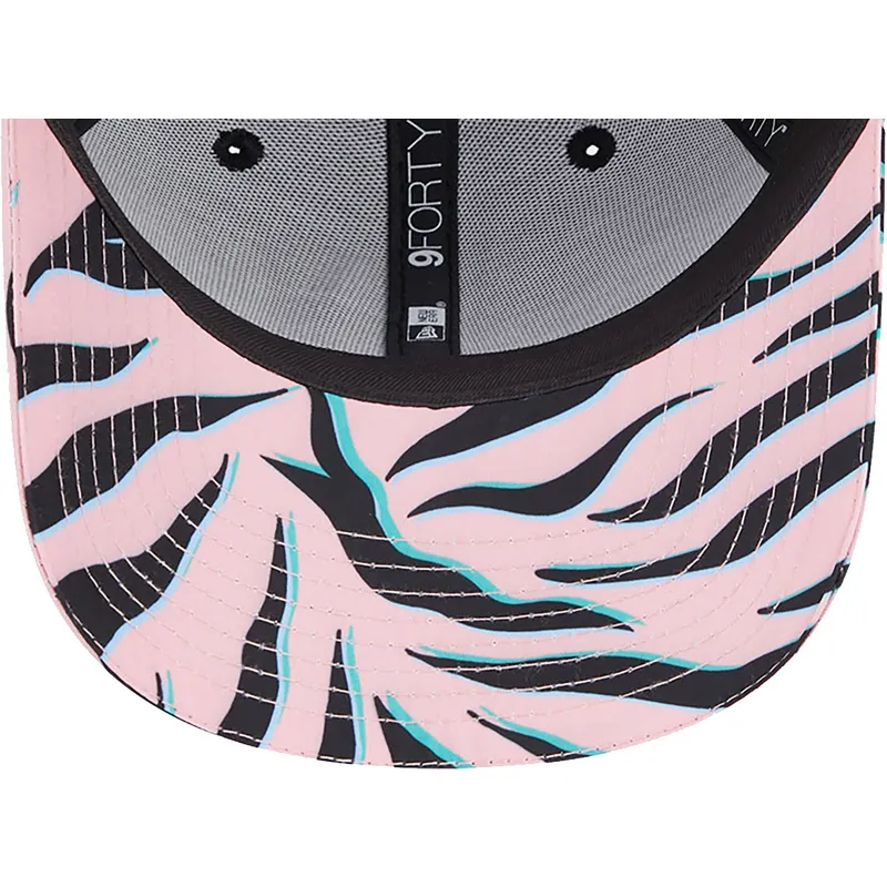 lippikset-kaareva-musta-snapback-9forty-all-over-print-zebra-visor-manchester-united-football-club-premier-league-new-era lippikset-kaareva-musta-snapback-9forty-all-over-print-zebra-visor-manchester-united-football-club-premier-league-new-era