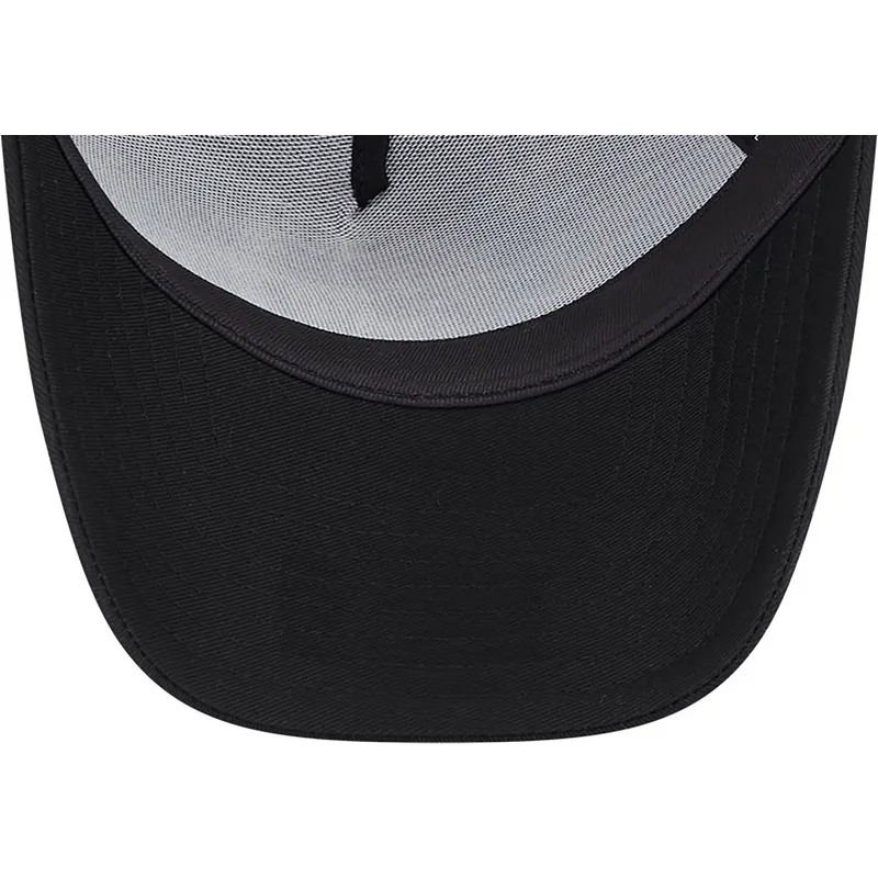 lippikset-kaareva-rekka-musta-snapback-a-frame-coyote-y-correcaminos-looney-tunes-new-era