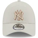 lippikset-kaareva-beige-saadettava-nauha-9forty-team-outline-new-york-yankees-mlb-new-era