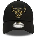 lippikset-kaareva-musta-saadettava-nauha-9forty-metallic-badge-chicago-bulls-nba-new-era