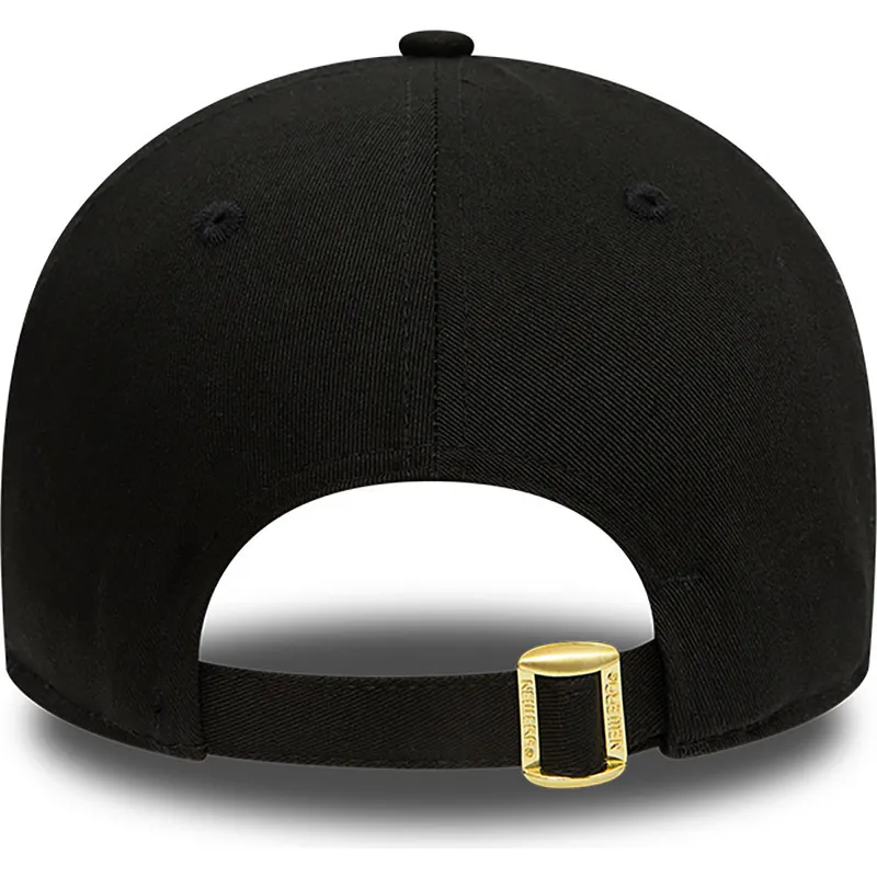 lippikset-kaareva-musta-saadettava-nauha-9forty-metallic-badge-chicago-bulls-nba-new-era lippikset-kaareva-musta-saadettava-nauha-9forty-metallic-badge-chicago-bulls-nba-new-era