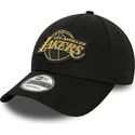 lippikset-kaareva-musta-saadettava-nauha-9forty-metallic-badge-los-angeles-lakers-nba-new-era