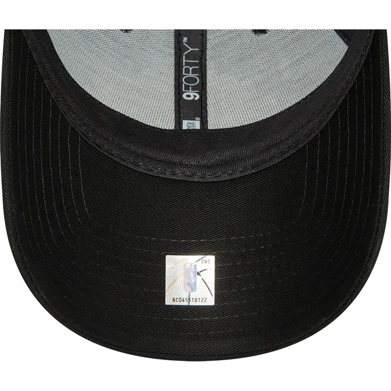 lippikset-kaareva-musta-saadettava-nauha-9forty-metallic-badge-los-angeles-lakers-nba-new-era