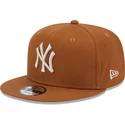 lippikset-littea-ruskea-snapback-9fifty-league-essential-new-york-yankees-mlb-new-era