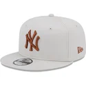 lippikset-littea-beige-snapback-9fifty-league-essential-new-york-yankees-mlb-new-era