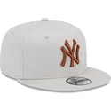 lippikset-littea-beige-snapback-9fifty-league-essential-new-york-yankees-mlb-new-era