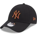 lippikset-kaareva-musta-saadettava-nauha-9forty-league-essential-new-york-yankees-mlb-new-era