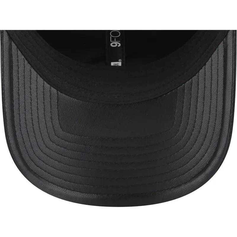 lippikset-kaareva-musta-saadettava-nauha-9forty-leather-new-york-yankees-mlb-new-era