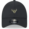 lippikset-kaareva-musta-saadettava-nauha-9forty-pin-chicago-bulls-nba-new-era