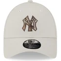 lippikset-kaareva-beige-saadettava-nauha-9forty-check-infill-new-york-yankees-mlb-new-era