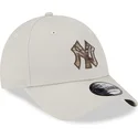 lippikset-kaareva-beige-saadettava-nauha-9forty-check-infill-new-york-yankees-mlb-new-era
